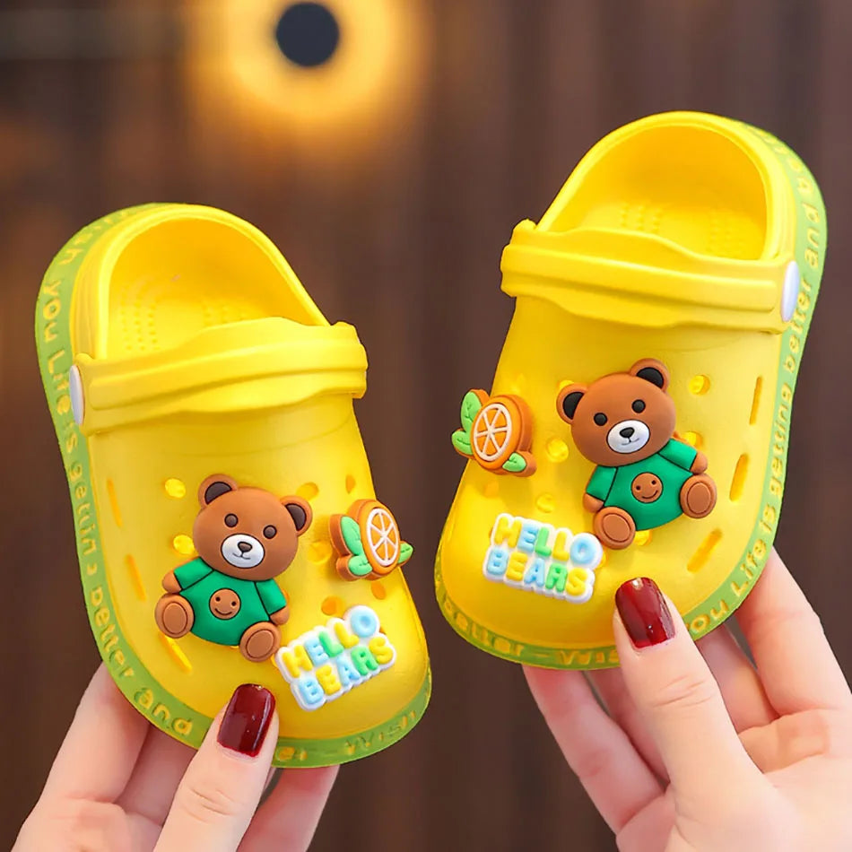 Summer Essential Breathable Cute Children Indoor Clog Shoes with Non-Slip Holes Unisex Soft-Soled Slippers Children Slippers