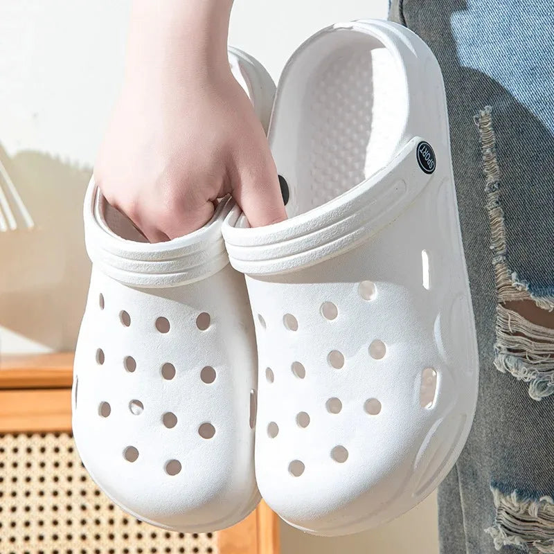 2025 Fashion Women Slippers New Summer Slippers Outdoor Beach Slippers Classic Soft Men Garden Slippers Home Men Clogs Slippers