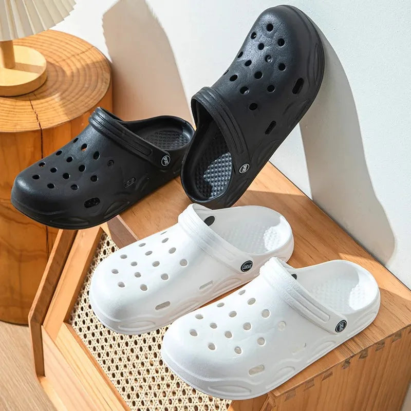 2025 Fashion Women Slippers New Summer Slippers Outdoor Beach Slippers Classic Soft Men Garden Slippers Home Men Clogs Slippers