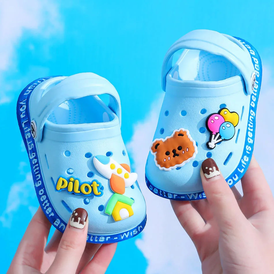 Summer Essential Breathable Cute Children Indoor Clog Shoes with Non-Slip Holes Unisex Soft-Soled Slippers Children Slippers