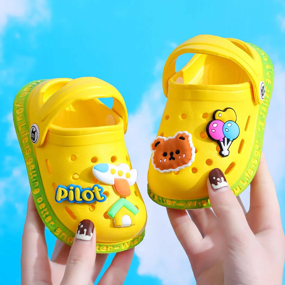 Summer Essential Breathable Cute Children Indoor Clog Shoes with Non-Slip Holes Unisex Soft-Soled Slippers Children Slippers