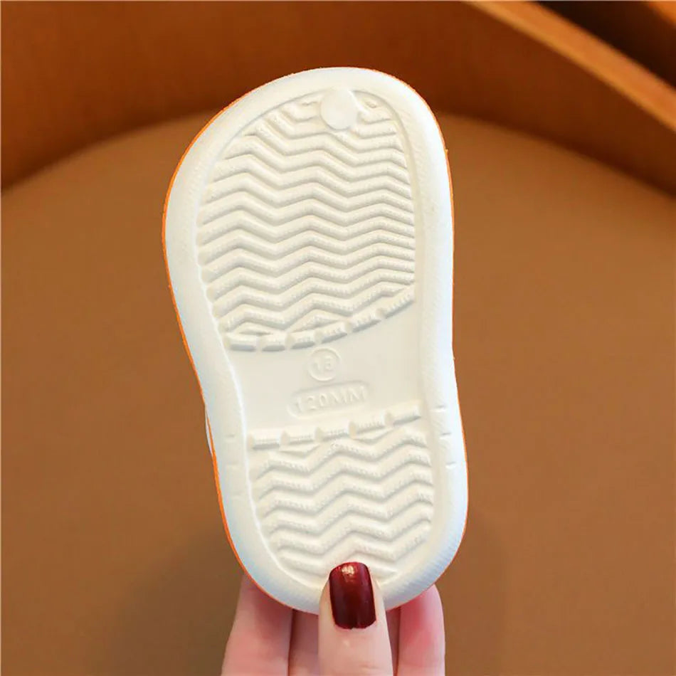 Summer Essential Breathable Cute Children Indoor Clog Shoes with Non-Slip Holes Unisex Soft-Soled Slippers Children Slippers